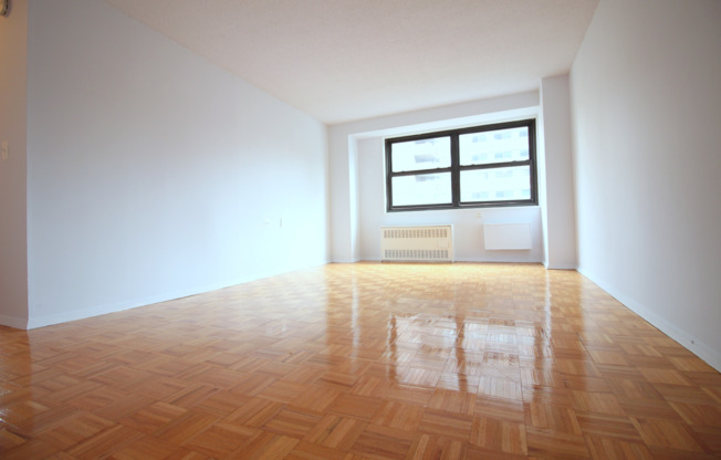 1 bed, 1 bath, $4,900, Unit 17B