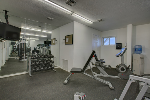 2 beds, 2 baths, 894 sqft, $1,695, Unit 115-17