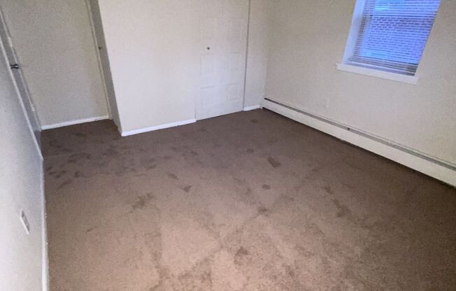 2 beds, 1 bath, 900 sqft, $1,450, Unit B211