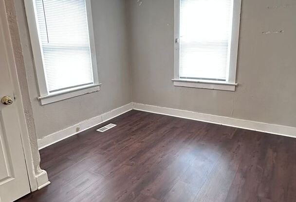 2 beds, 1 bath, $1,400