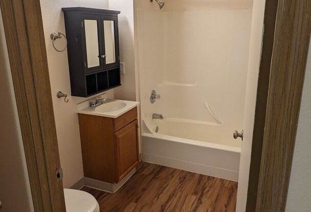1 bed, 1 bath, 650 sqft, $1,200, Unit 19