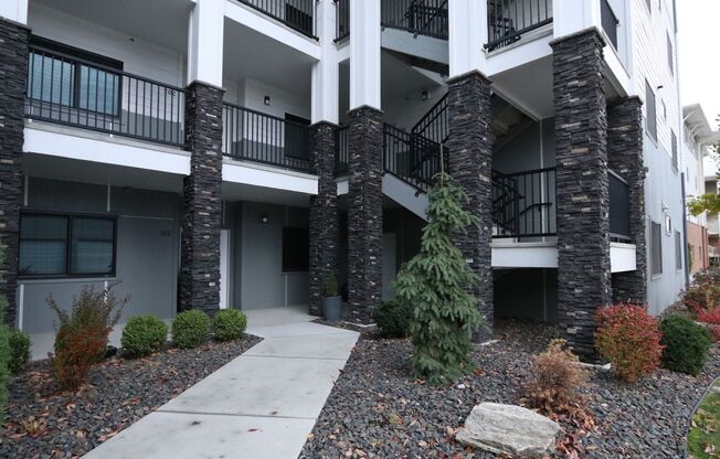 3 beds, 2 baths, $2,995, Unit # 203