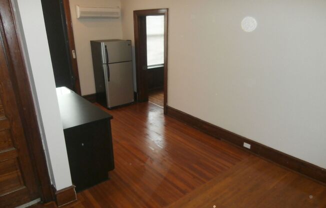 1 bed, 1 bath, $925, Unit APARTMENT 3A