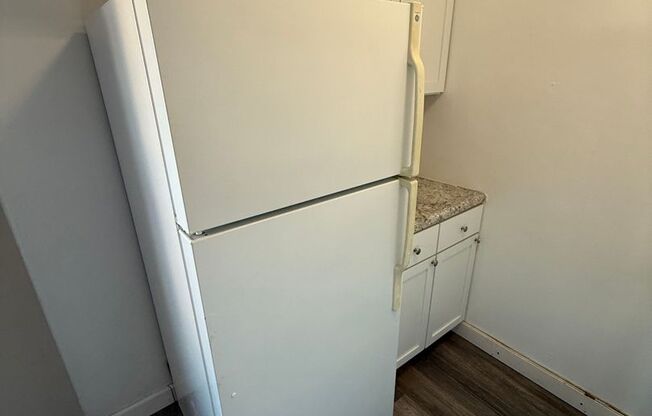 Studio, 1 bath, 400 sqft, $850, Unit #114
