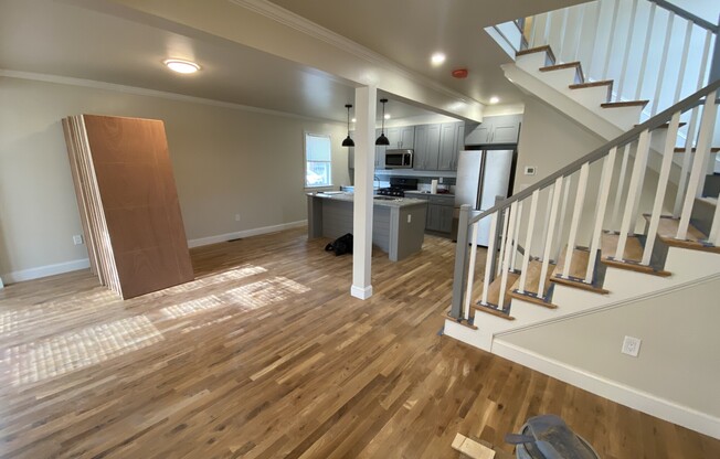 62 GOLDEN AVE