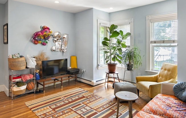 8 LELAND ST
