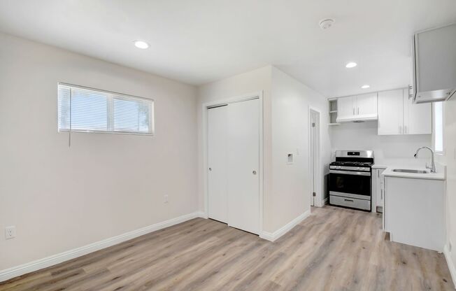 Studio, 1 bath, 250 sqft, $1,350, Unit 514