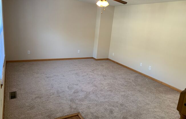 3 beds, 2.5 baths, 1,364 sqft, $1,525, Unit 4Juniper