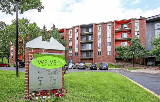 Outdoor at Twelve 501 Apartment Homes, Minnesota