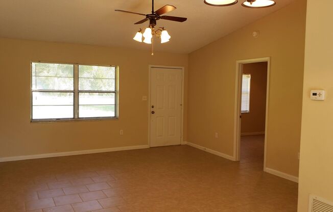 2 Bed, 2 bath minutes from downtown Mt Dora & Tavares.