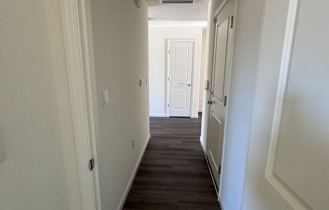 Beautiful new home with solar for rent in Visalia!