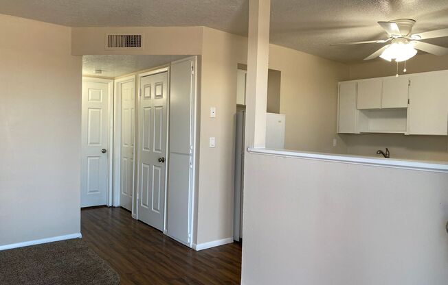 2 beds, 1 bath, 806 sqft, $1,300, Unit 106