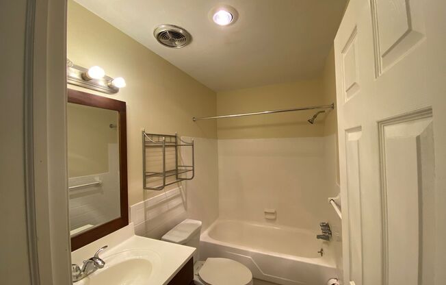 1 bed, 1 bath, 750 sqft, $1,095, Unit 1005-63