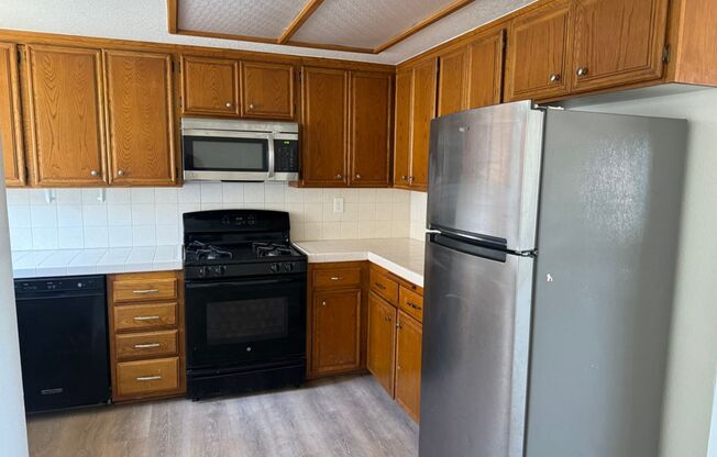 2 beds, 1 bath, $2,395, Unit 2