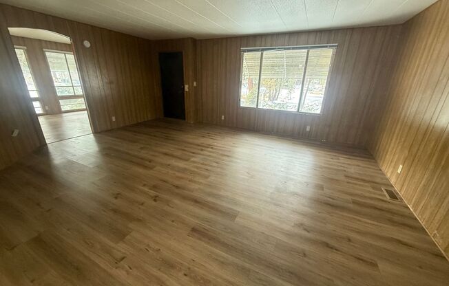 On a Cul de sac, SE Spacious 2 Bdrm, 2 Bath Mobile home w/Luxury Vinyl Floors Throughout,  Oversized Dbl Garage