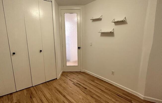 324 W 47 ST