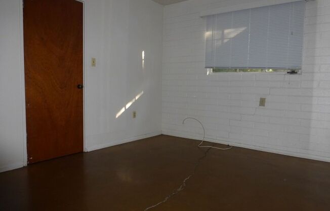 **Bright & Connected 1-Bed in Central Tempe**