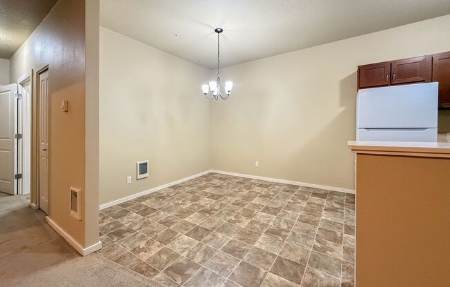 2 beds, 2 baths, 1,090 sqft, $1,600, Unit 523-05