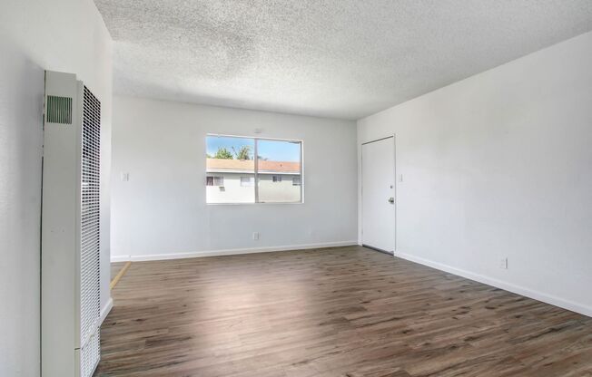 2 beds, 1 bath, $2,550