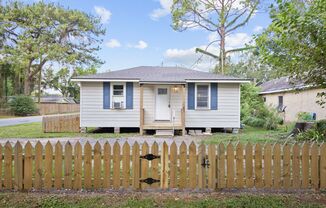 Adorable 2 bed, 1 bath home in Lafayette!