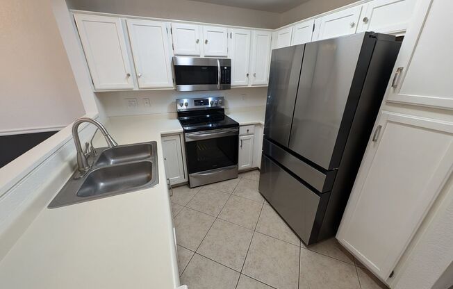 3 beds, 3 baths, $2,100, Unit Unit 1211