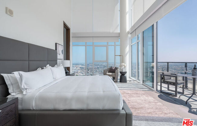 6 beds, 9.5 baths, 19,313 sqft, $80,000, Unit PH