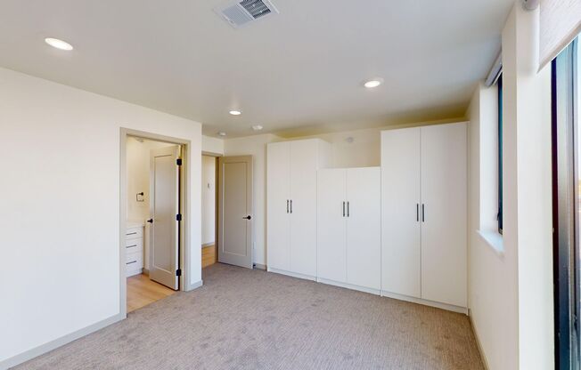 2 beds, 2 baths, 1,021 sqft, $1,740, Unit 6400-204