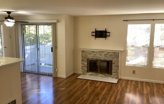 CENTRAL EAST BREMERTON CONDO - 2BED 2BATH WITH GARAGE/STORAGE