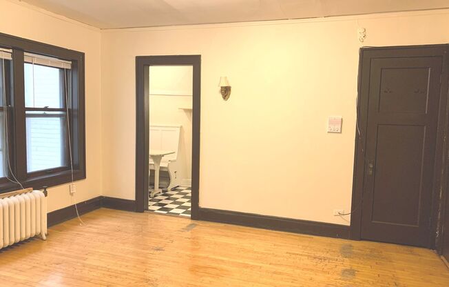 Studio, 1 bath, $875, Unit 13