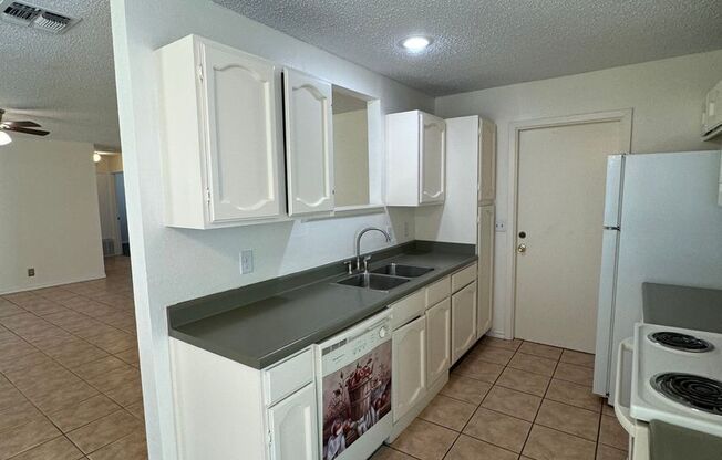 3 beds, 2 baths, $1,495