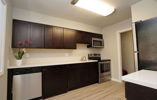 2 beds, 1 bath, 1,000 sqft, $1,975, Unit 64-14
