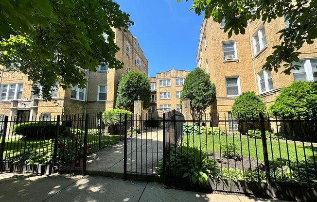 2 beds, 1 bath, $1,450, Unit 4906 #3E