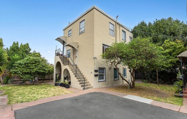 Everett St 1537