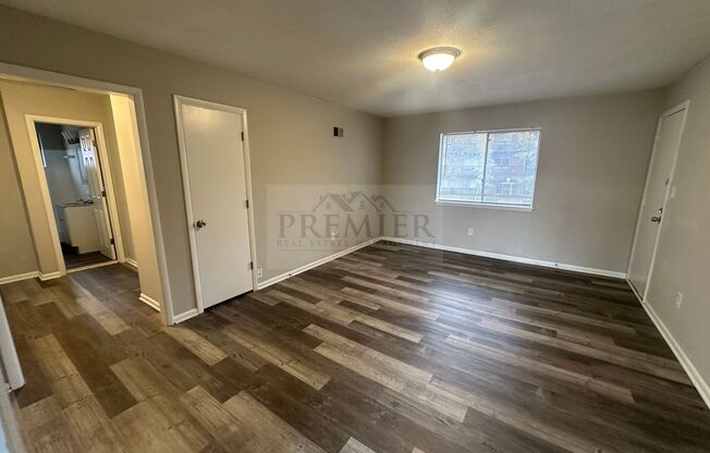 2 beds, 1 bath, $900, Unit 8034