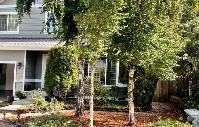 In town Poulsbo neighborhood...walk to all the schools! 6 to 10 month lease term