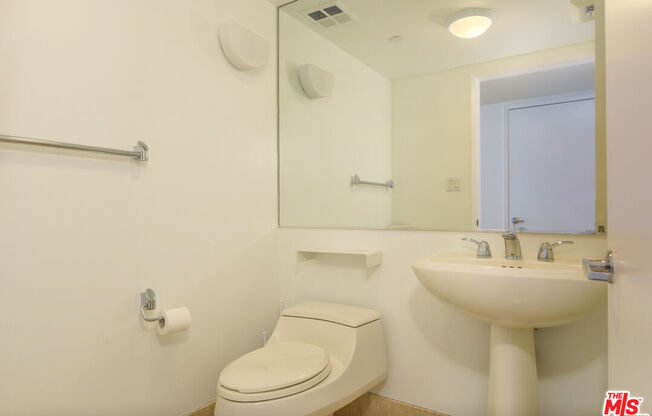 2 beds, 2.5 baths, 1,855 sqft, $7,600, Unit 1703