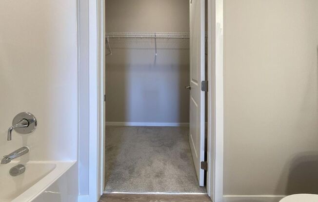 3 beds, 2 baths, 1,250 sqft, $2,599, Unit 4 - 327