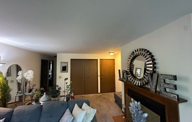 2 beds, 1 bath, 950 sqft, $1,695, Unit 477HB