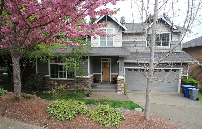 BELLEVUE 4 BED, 2.5 BATH HOUSE FOR RENT W EASY COMMUTE & LARGE GARAGE!