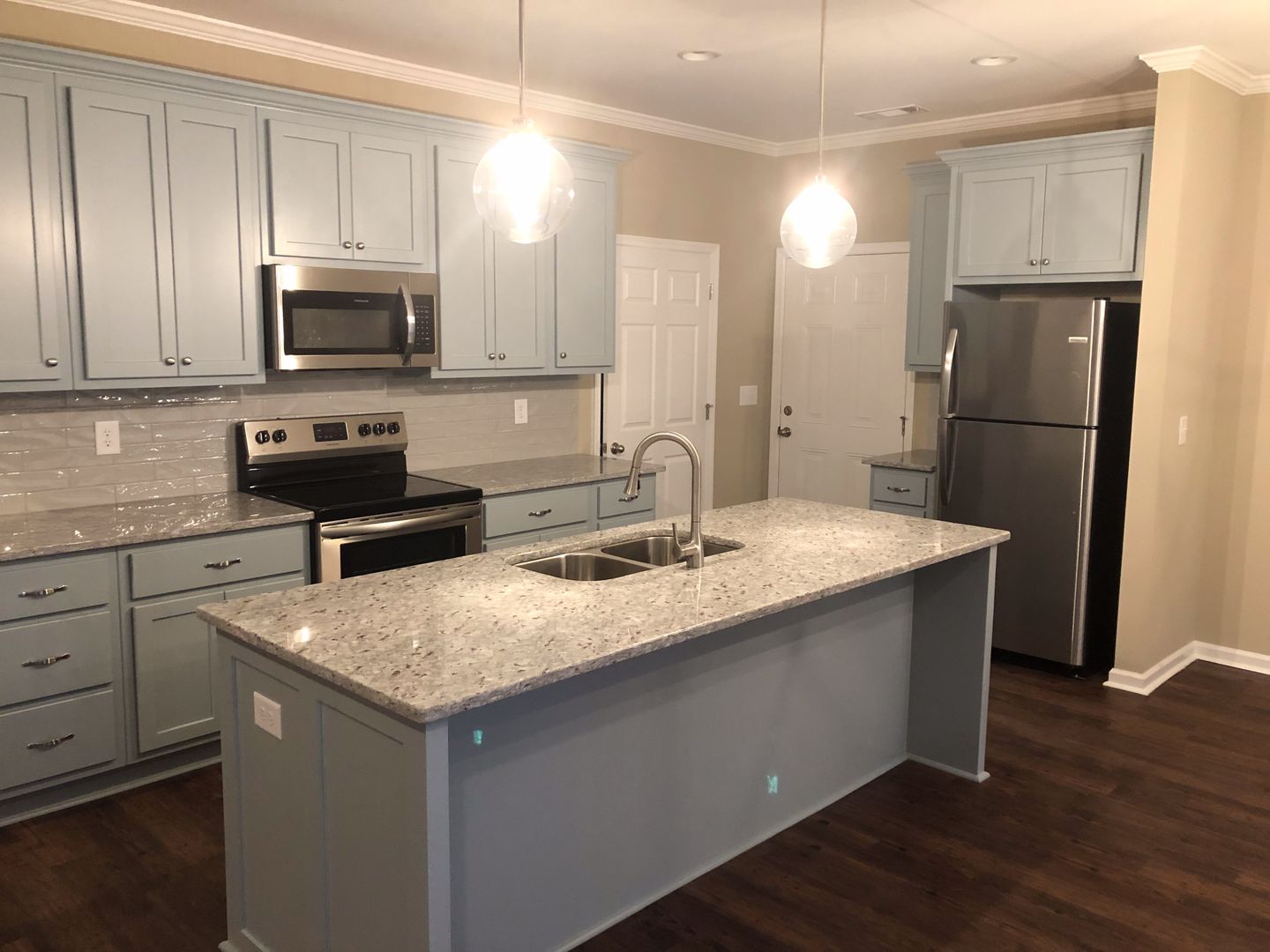 Charming 3-Bedroom, 2-Bath Home – Lawn Care & Pest Control Included!