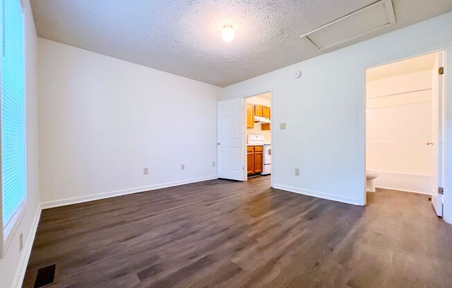 1 bed, 1 bath, $925, Unit 2200-B