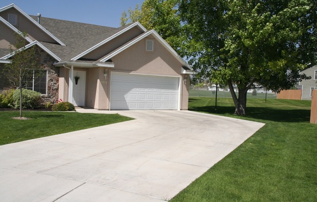 4 Bed/3 Bath by Geneva Rd in Provo