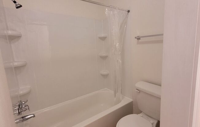 Studio, 1 bath, 450 sqft, $625, Unit 837-Unit 3