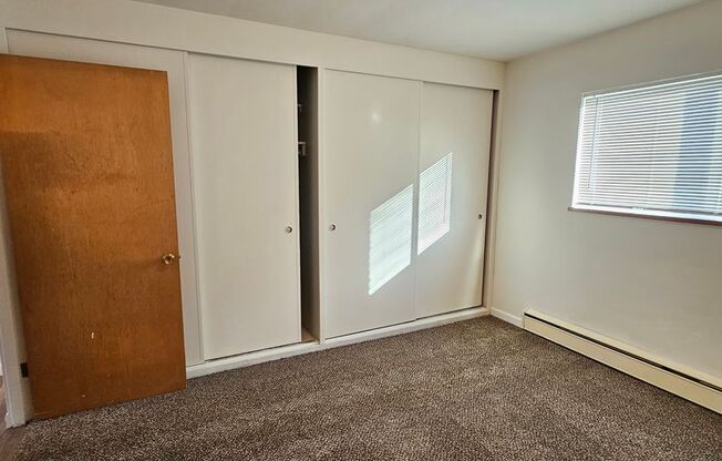 1 bed, 1 bath, 432 sqft, $975, Unit 615 S. Alder #15