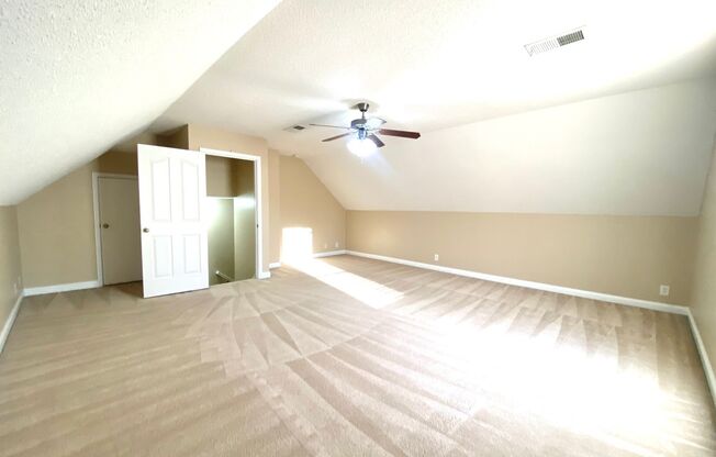 3 beds, 2 baths, $1,895, Unit # JO CT