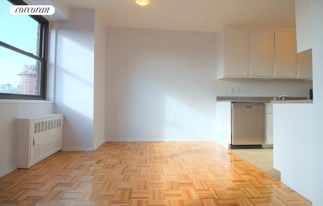 2 beds, 1 bath, $5,600, Unit 17F