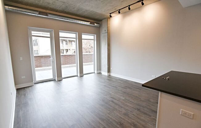 2 beds, 1 bath, 999 sqft, $4,000, Unit 3833-215