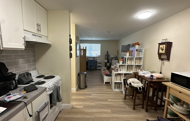 Studio, 1 bath, 375 sqft, $1,950, Unit 106
