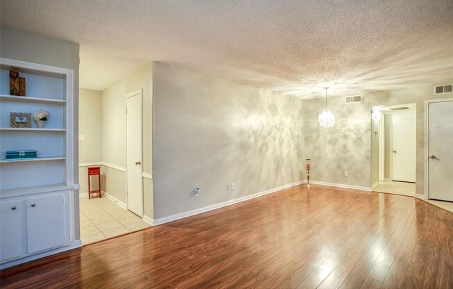 Small gated community of 39 units, conveniently located minutes from the Galleria and all that it offers. Second floor unit, overlooking the community pool, end unit with no neighbor to one side and no neighbor beneath. Washer/Dryer installed, stainless a