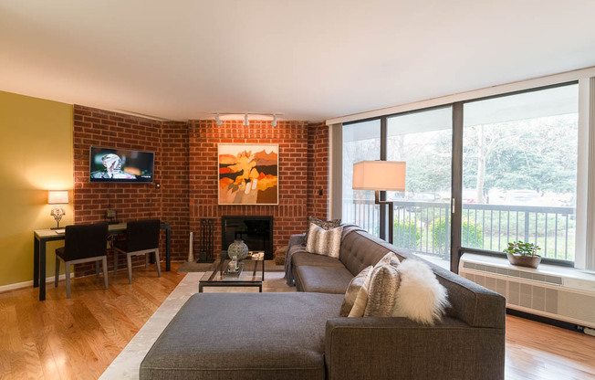 1318 22 ST NW